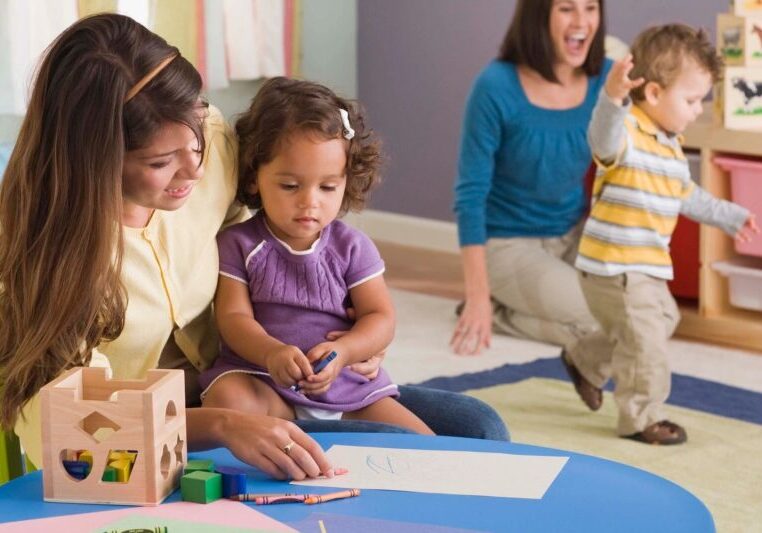 A group of preschoolers sitting around a table.